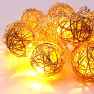 Iris Gömb alakú fonott/rattan/1,5m/meleg fehér/10db LED-es/3xAA elemes fénydekoráció 