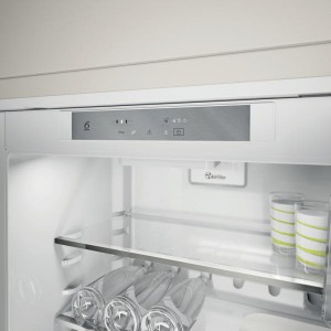 Whirlpool SP40 801 EU 1 Beépíthető alulfagyasztós hűtőszekrény