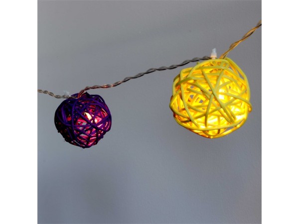 Iris Gömb alakú fonott/rattan/4m/több színű/20db LED-es/3xAA elemes fénydekoráció 