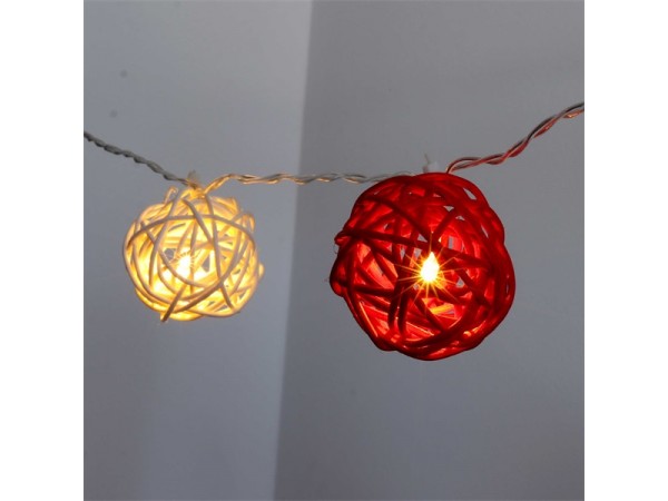 Iris Gömb alakú fonott/rattan/4m/fehér + piros/20db LED-es/3xAA elemes fénydekoráció 