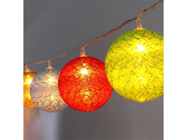 Iris Gömb alakú 6cm/színes fonott/1,5m/barna-piros-kék-zöld/10db LED-es/USB-s fénydekoráció 