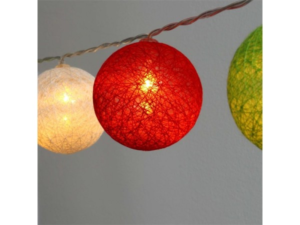 Iris Gömb alakú 6cm/színes fonott/1,5m/piros-fehér-zöld/10db LED-es/USB-s fénydekoráció 