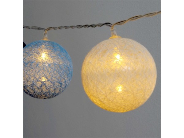 Iris Gömb alakú 6cm/színes fonott/4,5m/kék-v.kék-fehér/30db LED-es/USB-s fénydekoráció 