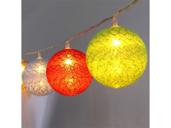 Iris Gömb alakú 6cm/színes fonott/4,5m/barna-piros-kék-zöld/30db LED-es/USB-s fénydekoráció 