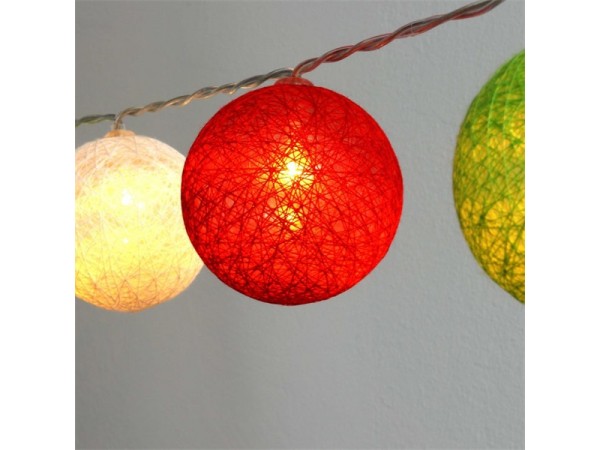 Iris Gömb alakú 6cm/színes fonott/4,5m/piros-fehér-zöld/30db LED-es/USB-s fénydekoráció 
